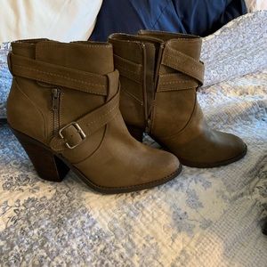 Bongo ankle boots 11M never worn